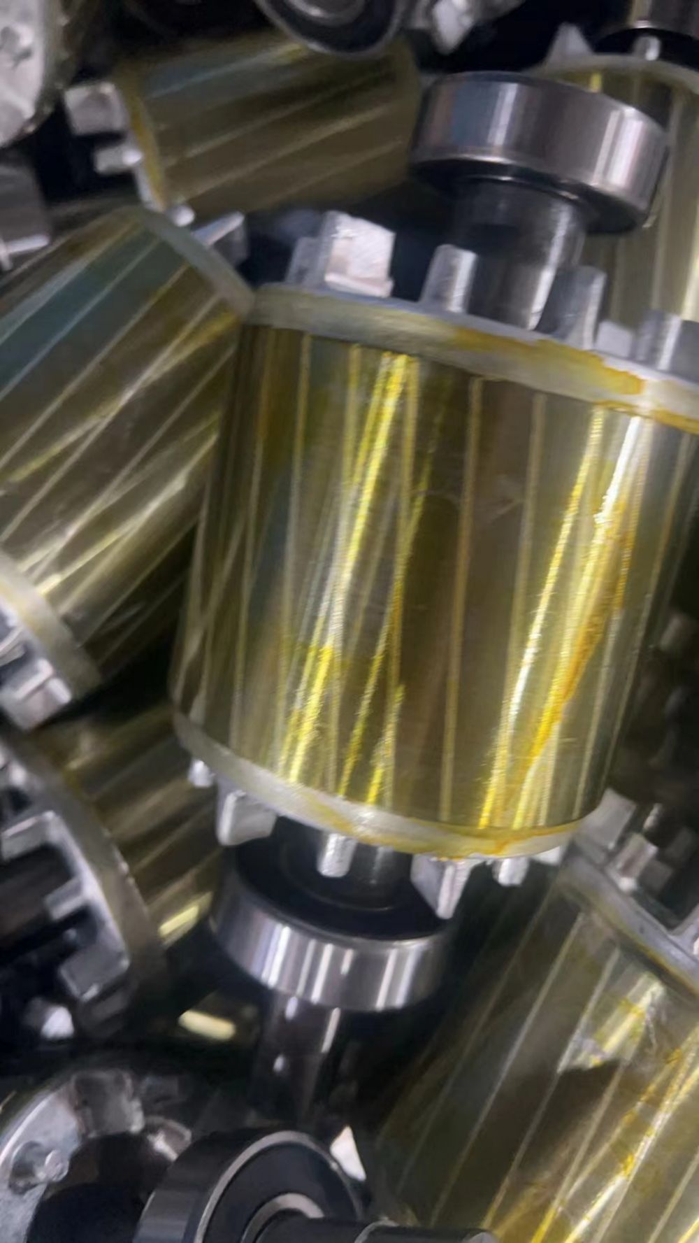 電機(jī)轉(zhuǎn)子表面防護(hù)覆蓋氣干漆顏色鮮亮