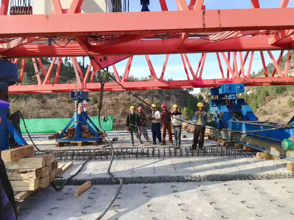 公路鐵路架橋機、架橋機出口