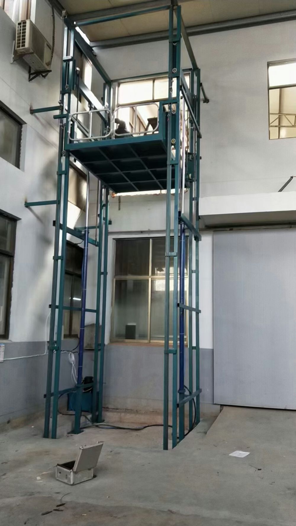 天津貨梯升降機(jī)、鏈條導(dǎo)軌式升降機(jī)、載貨平臺(tái)
