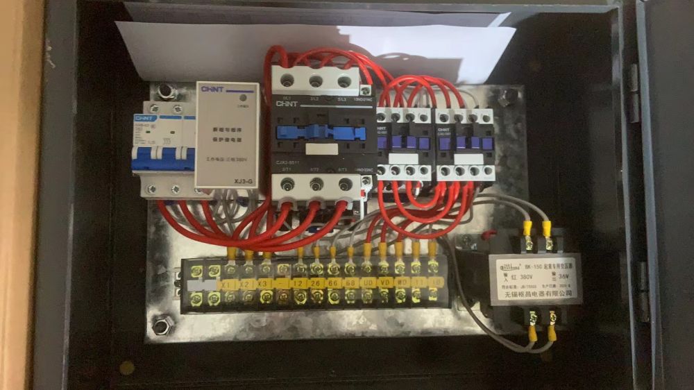 河南起重電氣箱、行車DK箱、葫蘆行車二合一電器箱生產(chǎn)廠家