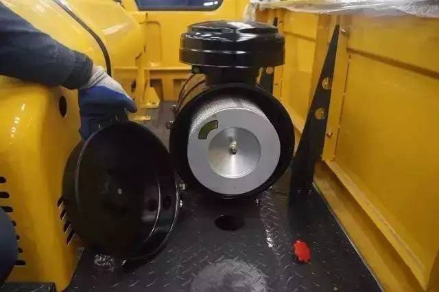 汽車(chē)起重機(jī)空氣濾清器