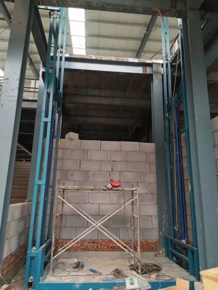 商丘液壓升降機(jī)、鏈條導(dǎo)軌式液壓升降機(jī)