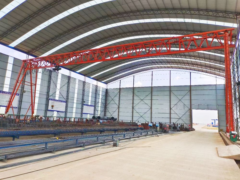 山東龍門吊廠家、MH型倒三角電動單梁門式起重機