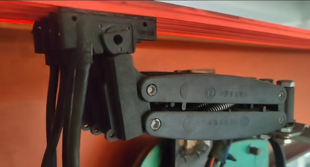 滑觸線(xiàn)集電器、無(wú)接縫滑導(dǎo)線(xiàn)滑刀、碳刷