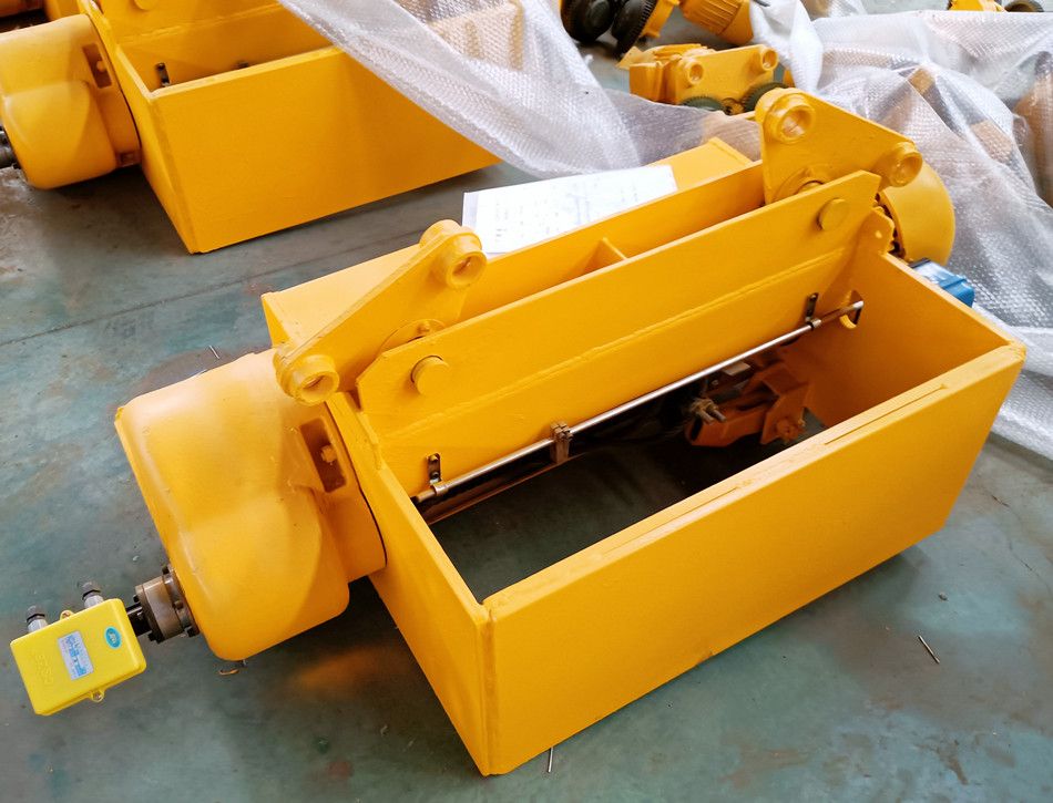 成都電動葫蘆，耐酸堿耐腐蝕電動葫蘆生產(chǎn)廠家、設(shè)計制造