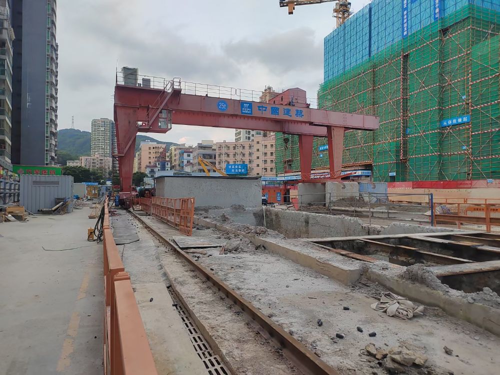 浙江杭州起重機(jī)、地鐵站出渣機(jī)、出渣門式起重機(jī)/龍門吊