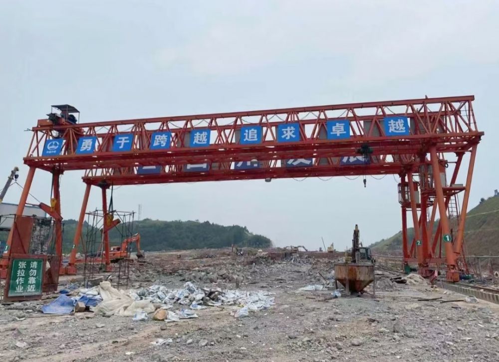 提梁機、路橋門機、MG型桁架門式起重機廠家、價格