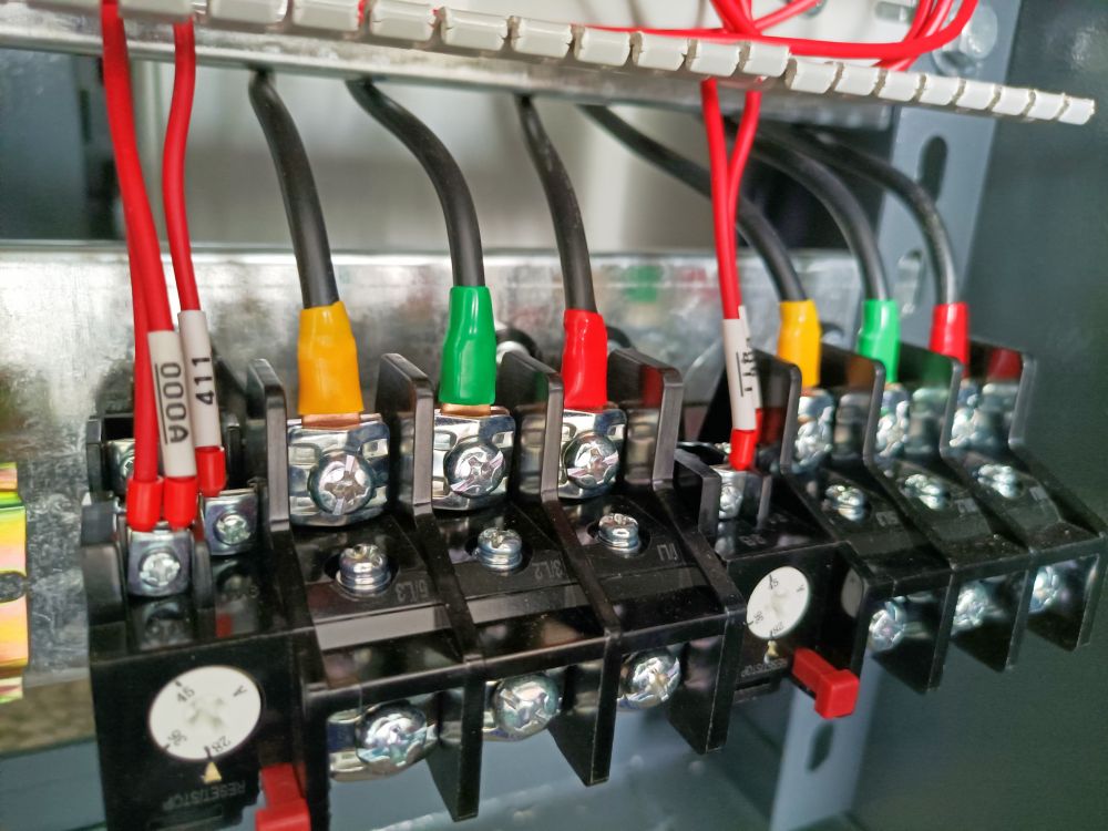 河南長垣起重電氣廠家銷售起重電氣箱柜、電氣元件