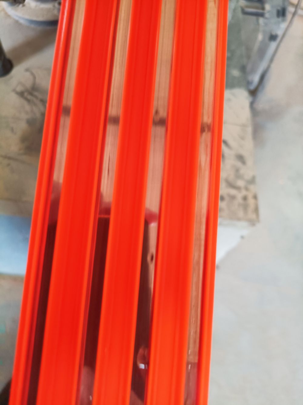 滑觸線生產(chǎn)廠家、無(wú)接縫滑觸線批發(fā)零售、安裝維修