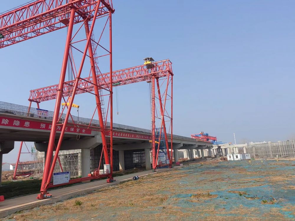 架橋提梁門式起重機(jī)、工程龍門吊生產(chǎn)廠家、價格