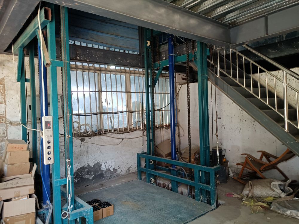 SJD型鏈條導(dǎo)軌液壓升降機(jī)、升降平臺、升降貨梯參數(shù)、報價