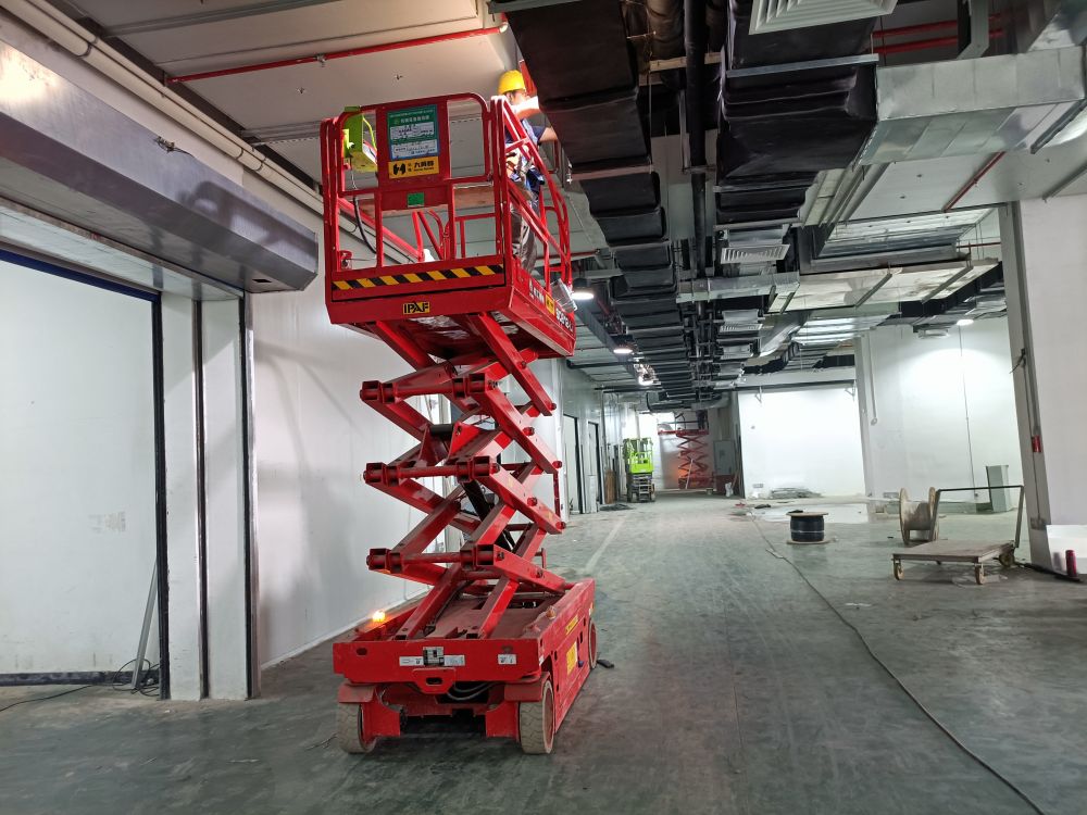 宜賓升降機(jī)、自行走升降車生產(chǎn)定制、租賃出租