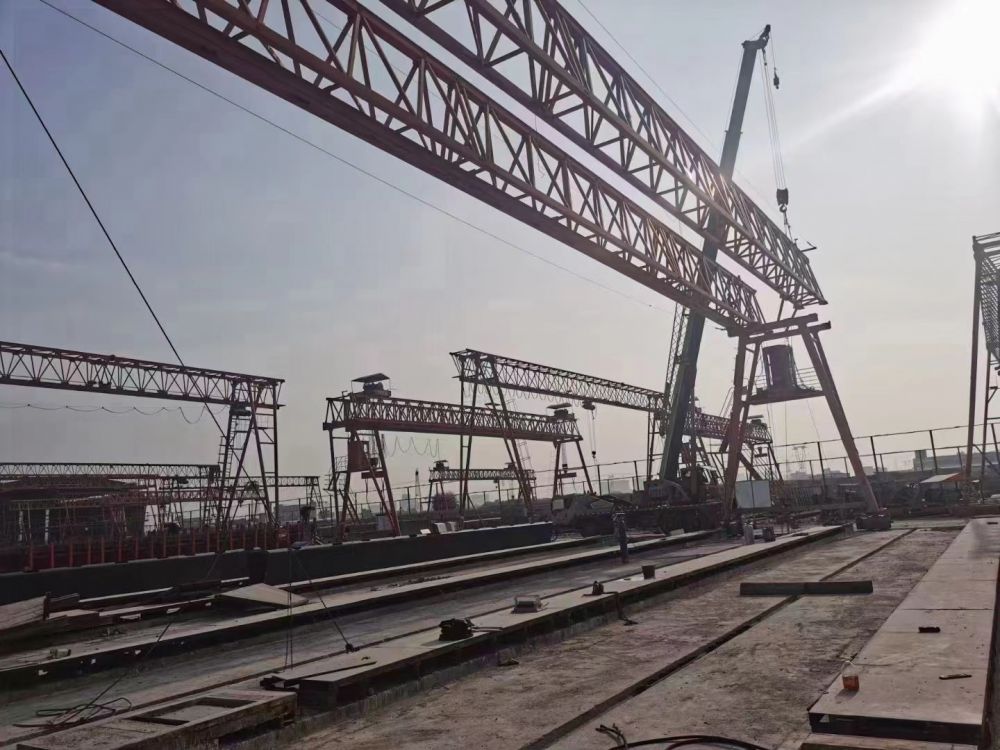 鄭州提梁機(jī)租賃、路橋門式起重機(jī)、出渣機(jī)、龍門吊租賃出租、安裝維修