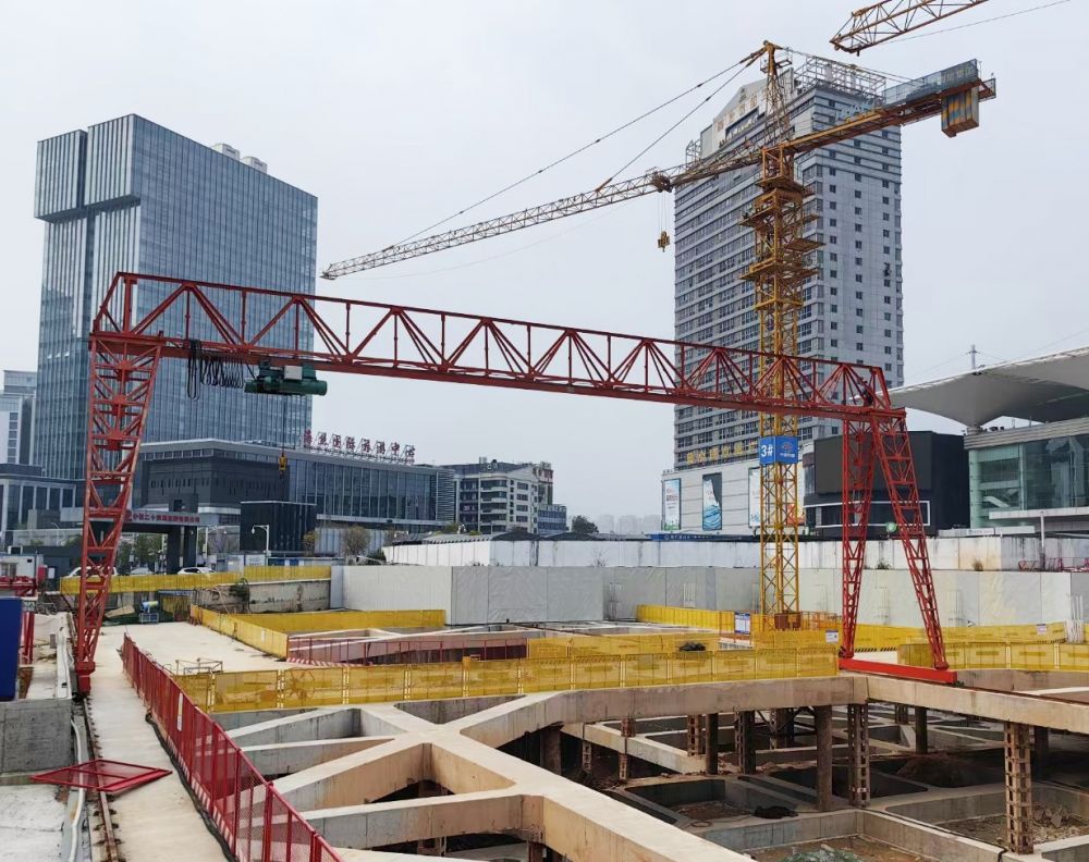 MH型電動(dòng)葫蘆單梁門式起重機(jī)