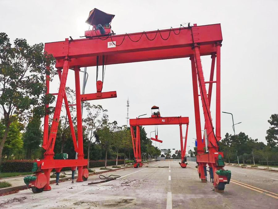 大連提梁機、90噸輪胎式提梁機