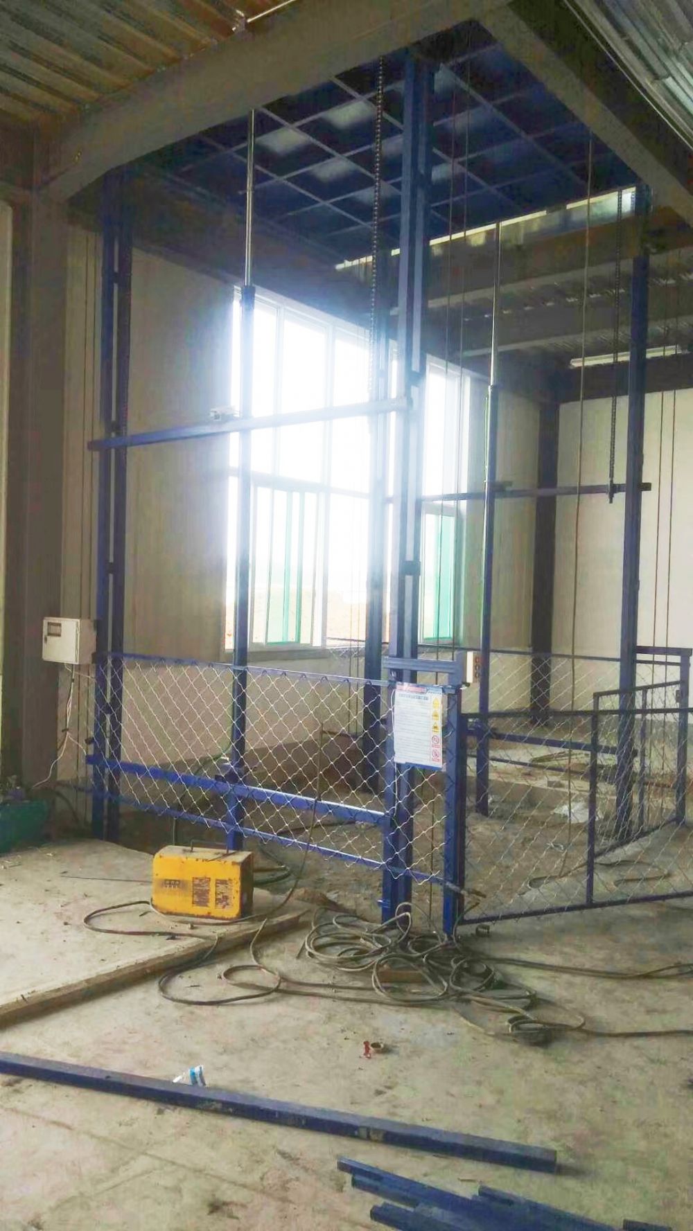 電動(dòng)液壓導(dǎo)軌式升降機(jī)、升降貨梯、升降機(jī)械生產(chǎn)廠家、品牌