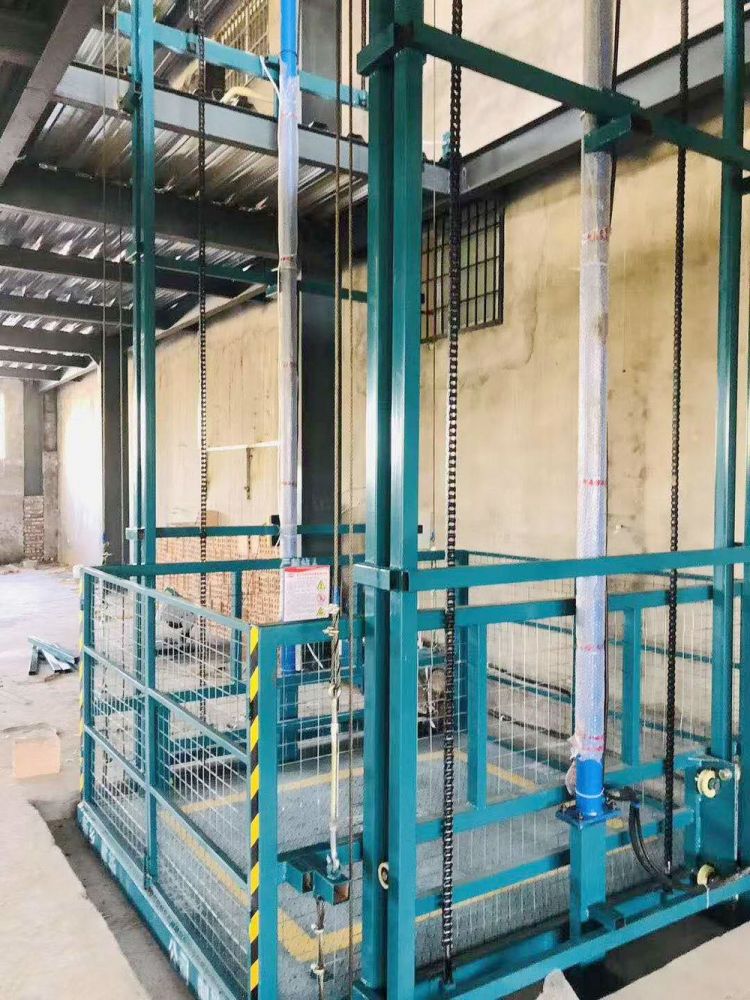 液壓升降平臺(tái)，鏈條導(dǎo)軌式升降機(jī)