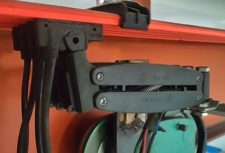 滑觸線集電器、無接縫滑導(dǎo)線滑刀、碳刷