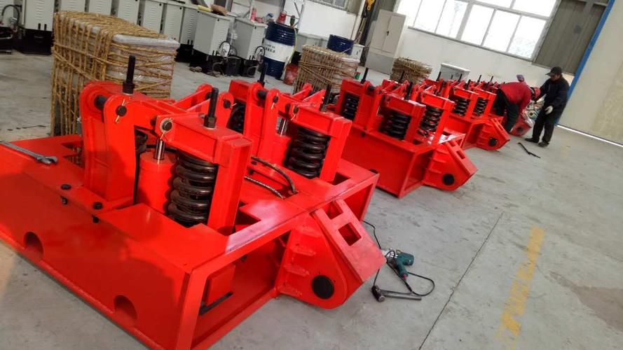 如何正確存放夾軌器以防止其損壞？