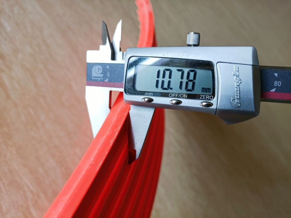 6極無接縫滑觸線厚度面測量圖片