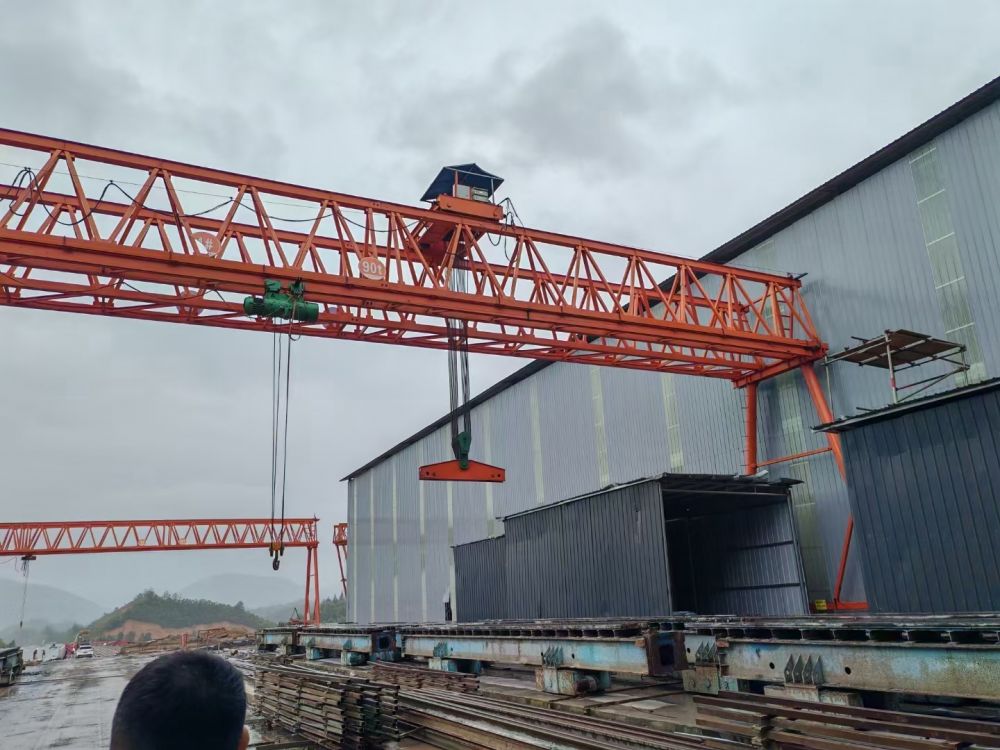 廣東提梁機(jī)、ME/MG型雙梁門式起重機(jī)、梁場龍門吊