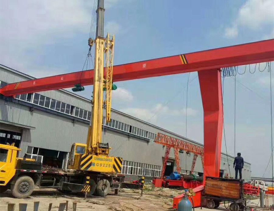 佛山門式起重機、L型半腿電動葫蘆門式起重機