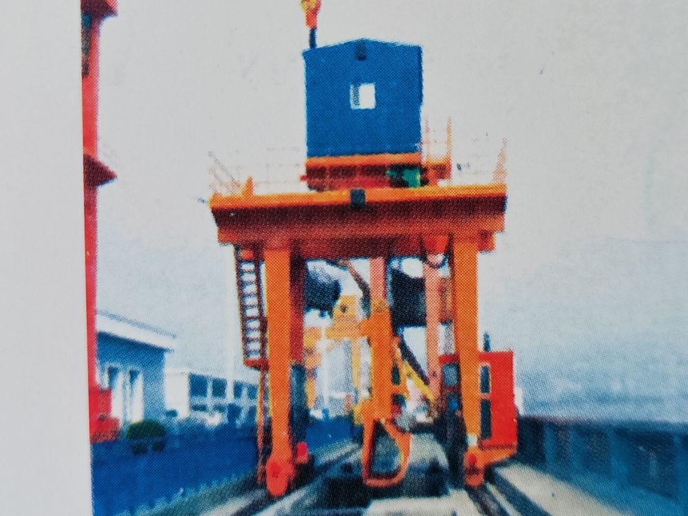 門式清污機(jī) (2) 門式清污機(jī) (2)