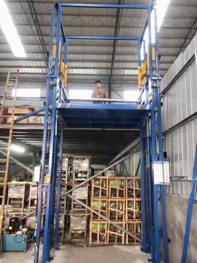 河南升降平臺(tái)、濟(jì)源SJD型鏈條導(dǎo)軌液壓升降機(jī)廠家銷售