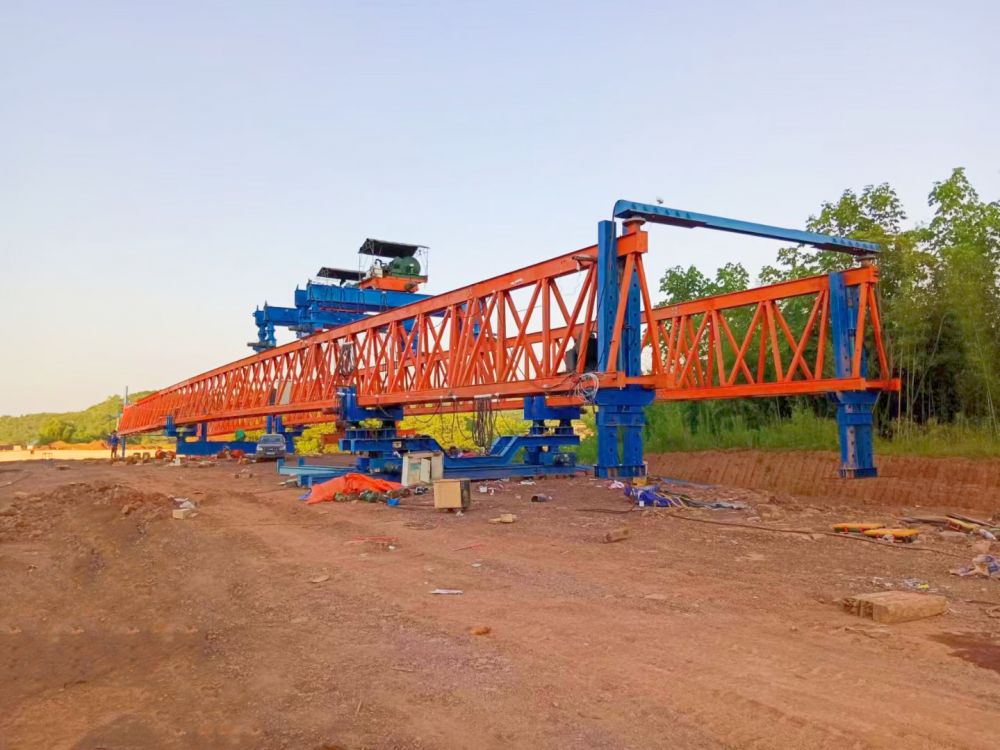 湖南工地起重機、湘潭龍門吊、提梁機、路橋門機廠家安裝維修