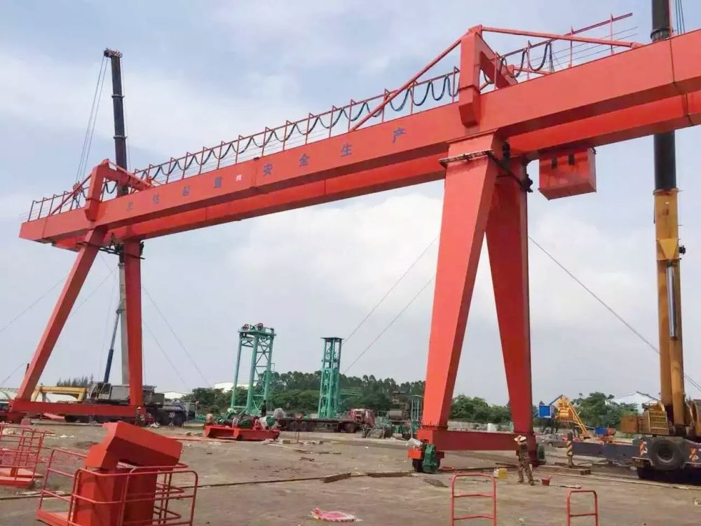 四平門式起重機(jī)、電動(dòng)雙梁龍門吊廠家銷售-發(fā)達(dá)起重機(jī)