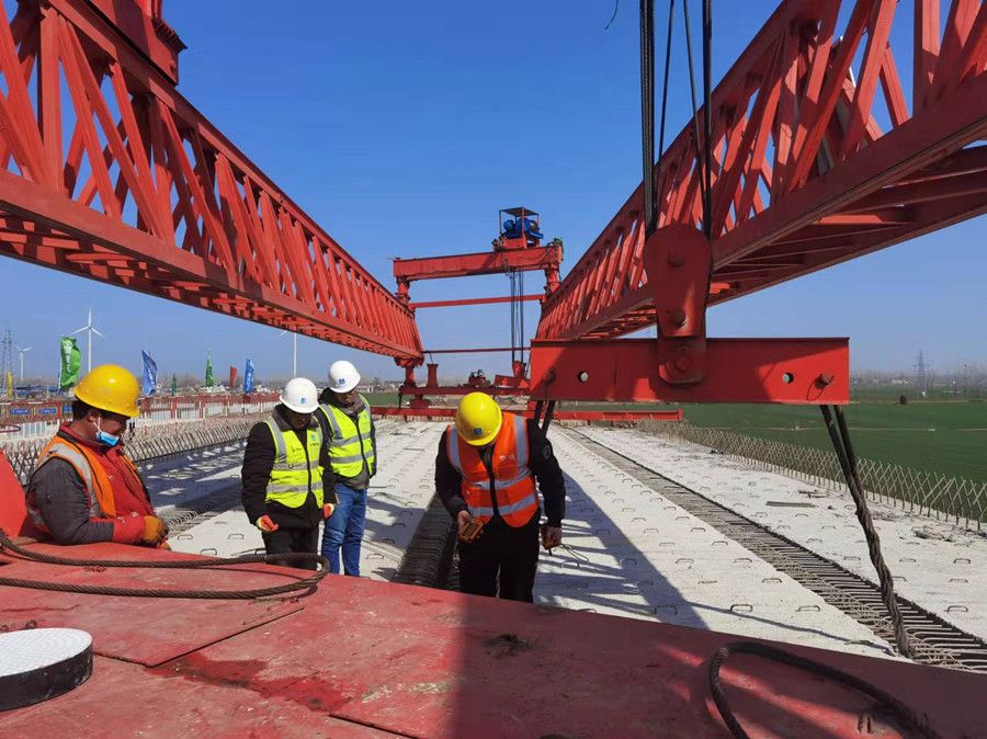 30/140噸架橋機(jī)、各種型號(hào)規(guī)格架橋機(jī)、自平衡架橋機(jī)出售出租