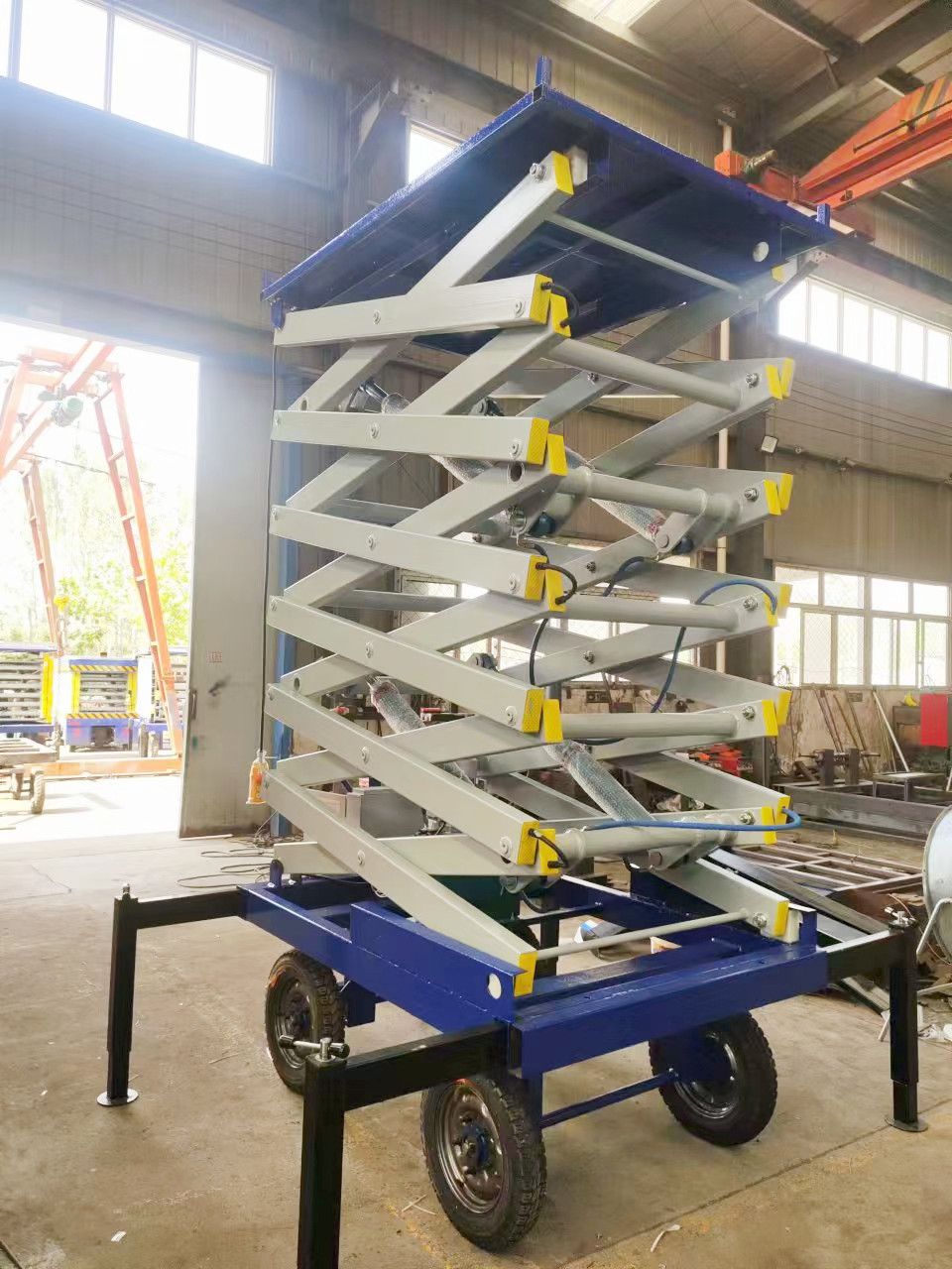佛山液壓升降機(jī)、升降平臺(tái)、鏈條導(dǎo)軌式升降貨梯廠家銷售安裝維修